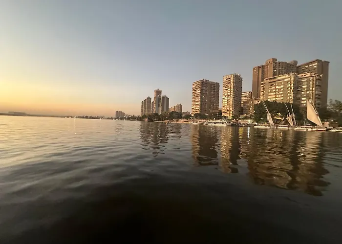 شقة فاخرة بإطلالة مباشرة على النيل الدور 23 Luxury Nile View Apartment 23rd Floor